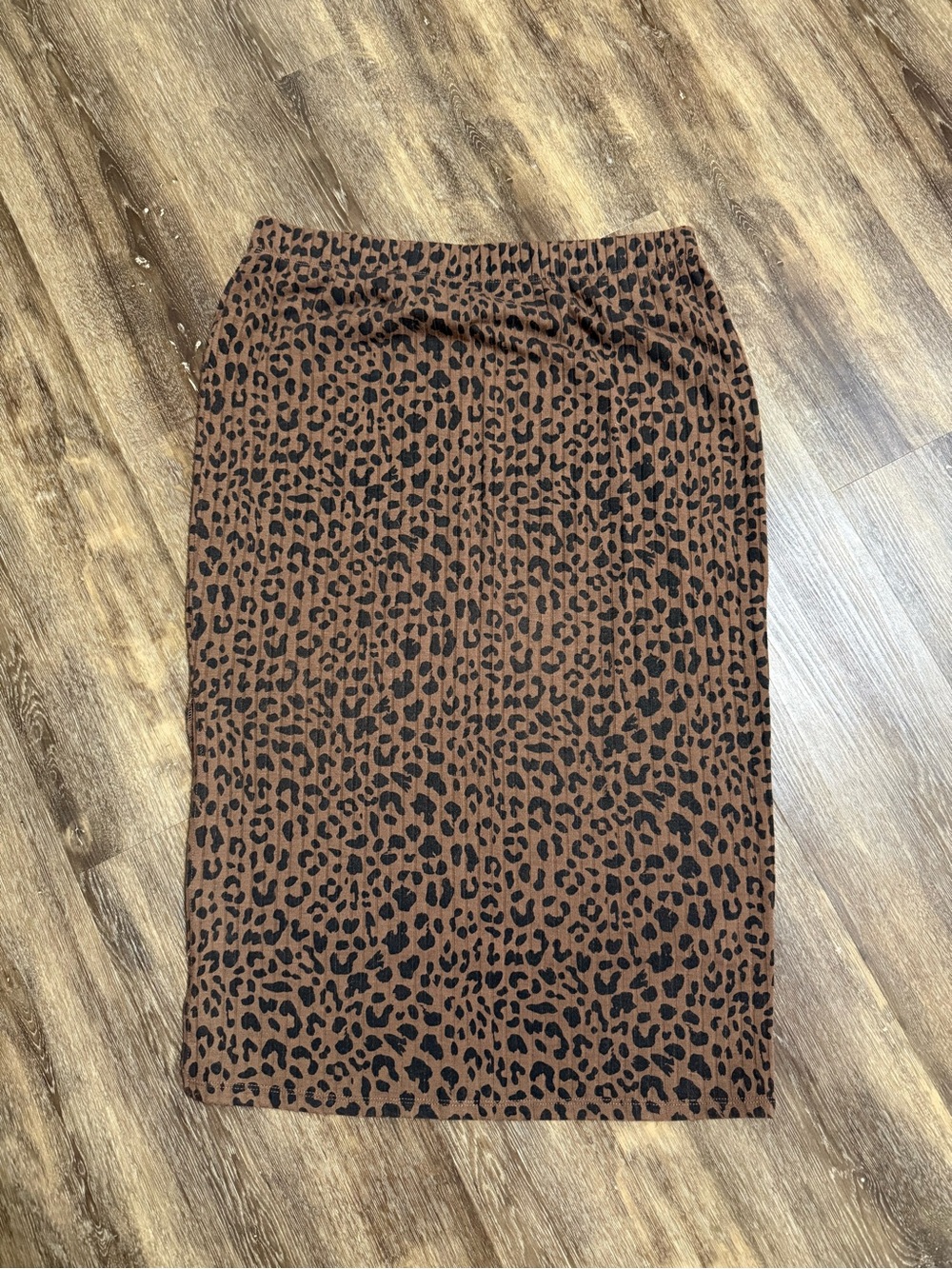 Ascot & Hart Black Leopard Print Pencil Skirt
